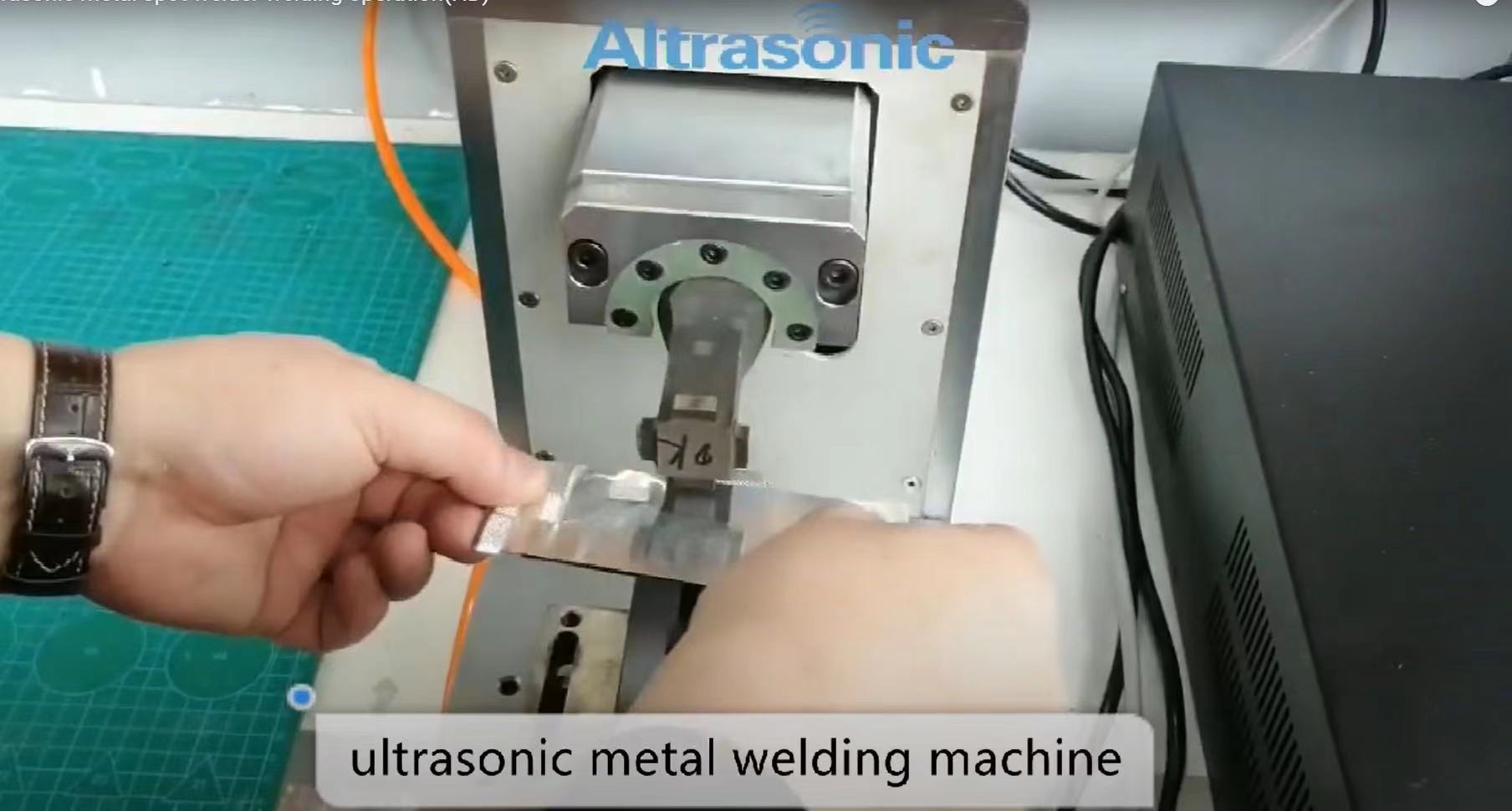 La aplicación de la máquina de soldadura ultrasónica por puntos para metal